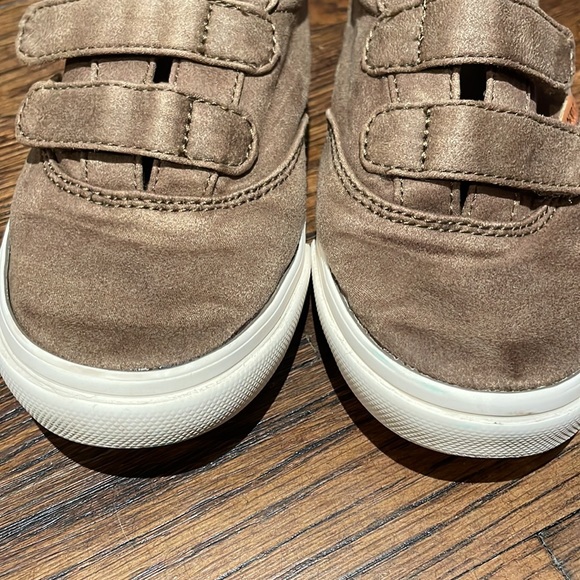 Toddler 8 Brown Sneakers - Picture 2 of 7